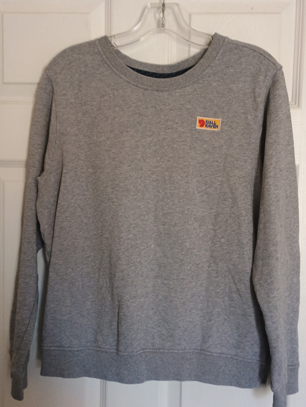 EUC Fjallraven Women's Light Gray Crewneck Sweatshirt with Logo Patch Size L
